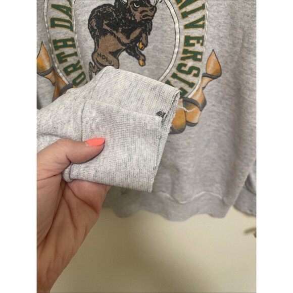 vintage UNIVERSITY OF NORTH DAKOTA CREWNECK SWEATSHIRT Bison 1980 M/L - Picture 6 of 9